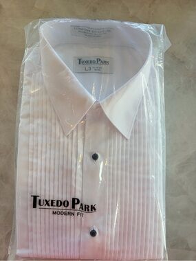 Men’s White Pleated Dress Shirt - Modern Fit